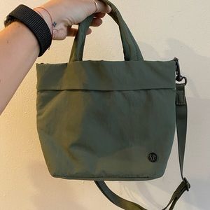 LULULEMON “ON MY LEVEL” CROSSBODY